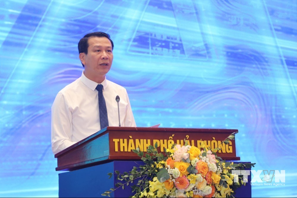 Phó Chủ tịch HĐND thành phố Hải Phòng Bùi Đức Quang phát biểu khai mạc diễn đàn. (Ảnh: Mạnh Minh/TTXVN)